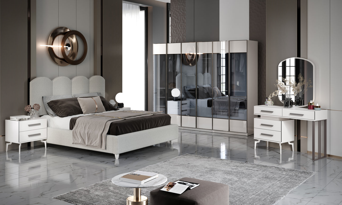FASHIONABLE BEDROOM SET